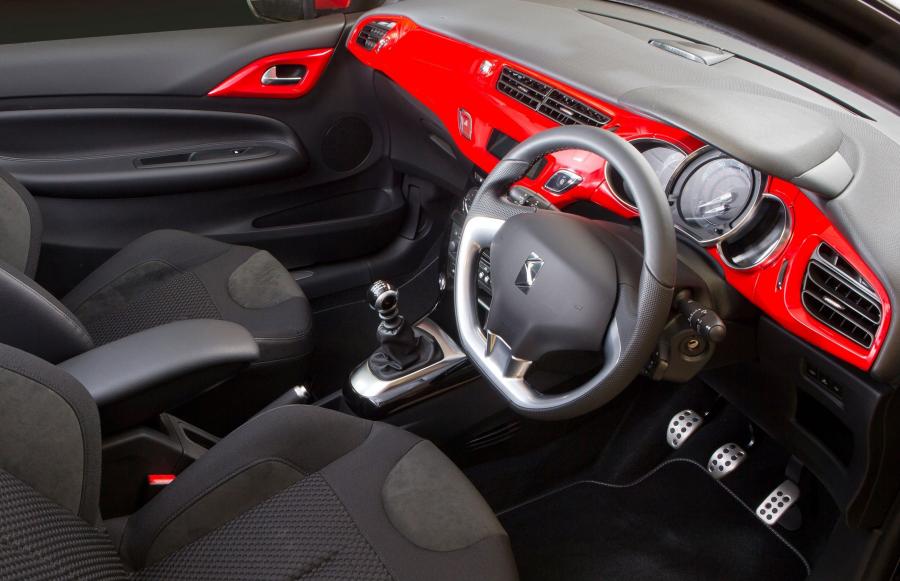  Citroen DS3 Red Special Editions 2013 года  (фото 9 из 15)